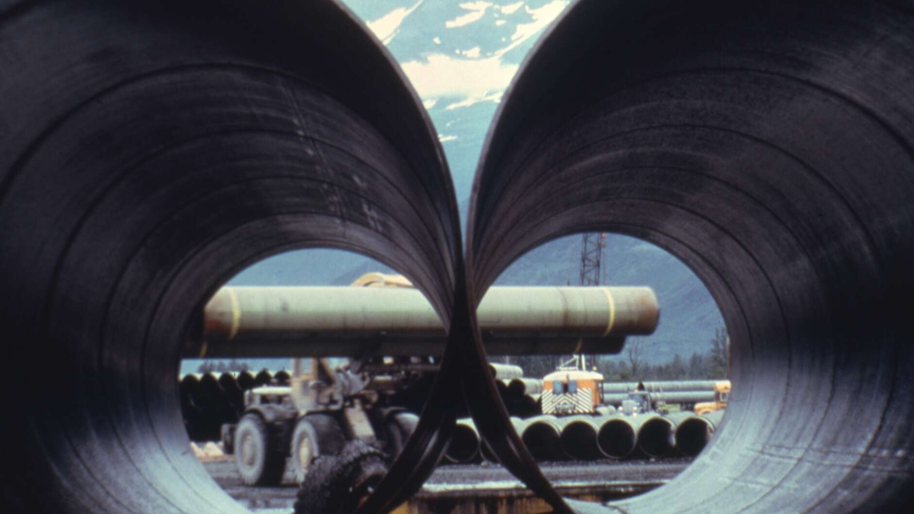 Historical photo of the Alaska pipeline during construction. 